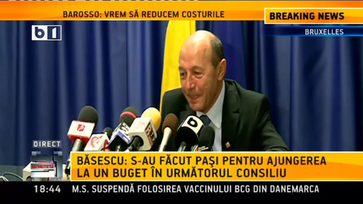 Un polițist vietnamez a mers doi kilometri agățat de un autobuz. Află de ce! (VIDEO)