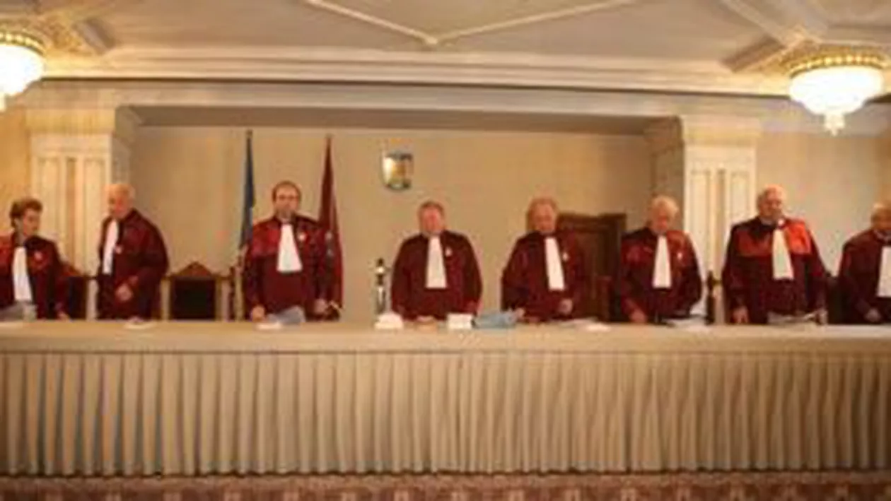 Judecătorii CCR discută sesizarea PDL privind constituționalitatea comisiei de anchetă de la referendum