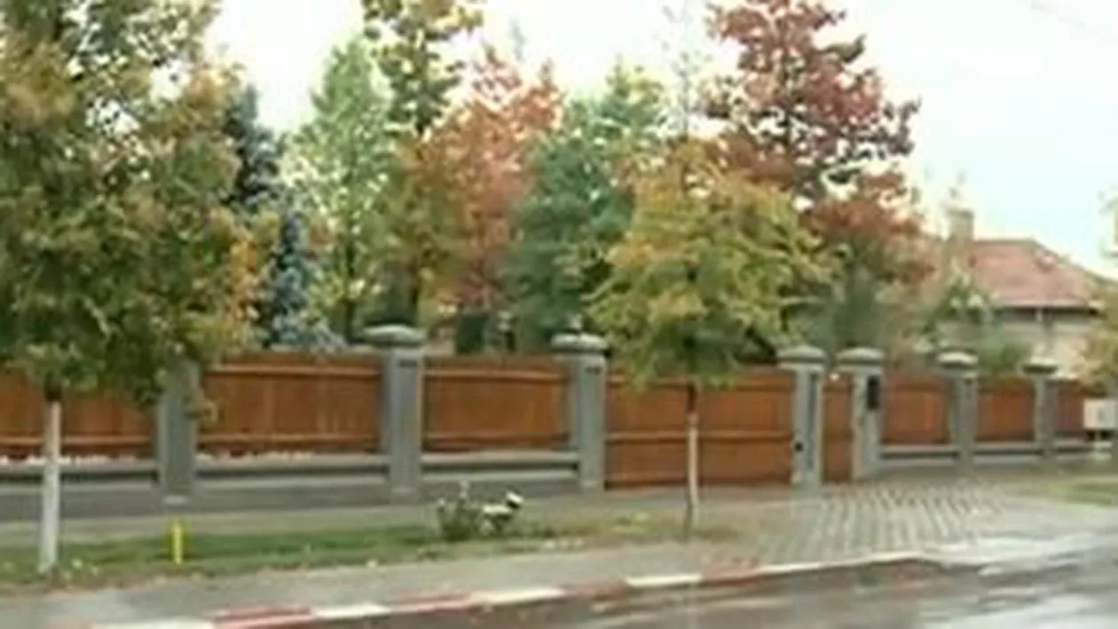 Avere de baron: Liviu Dragnea deține în Alexandria o vilă împresionantă care se întinde pe două străzi (VIDEO)