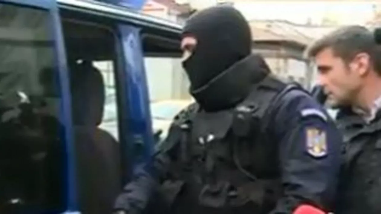 DIICOT: Funcţionari din Senat, AVAS, ANAF, MEC, protejau gruparea acuzată de fraude bancare