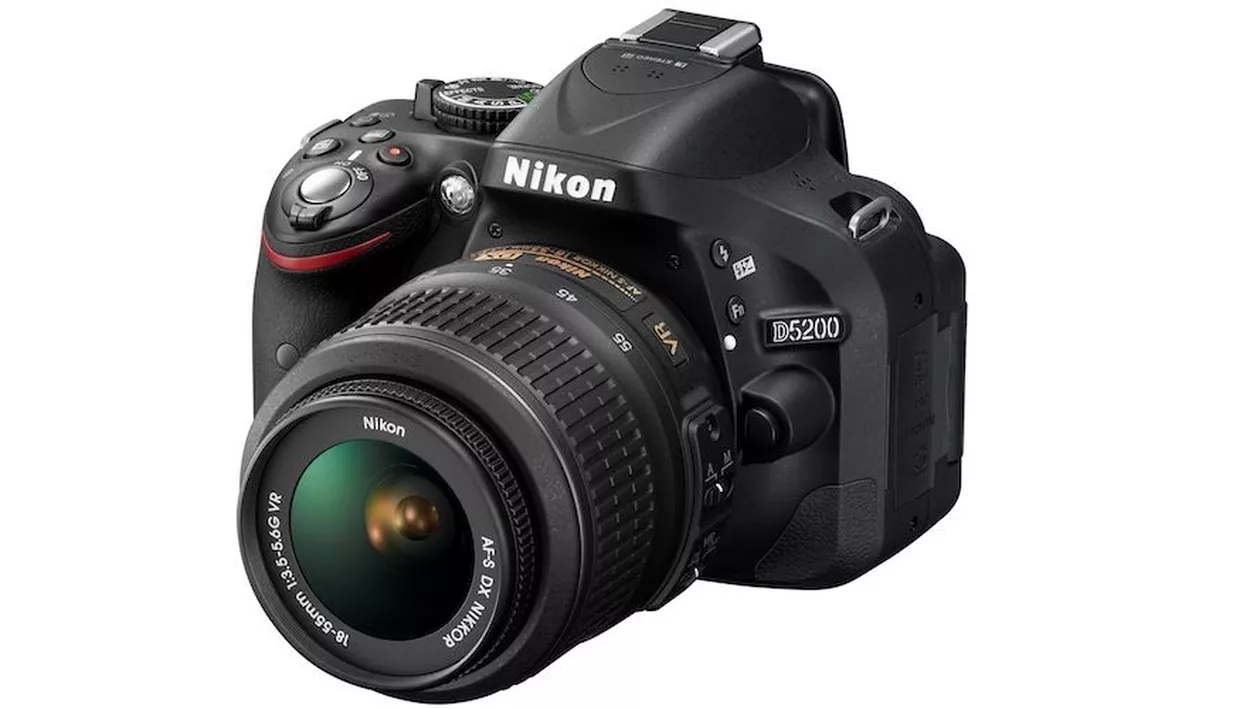 Nikon a lansat D5200: un aparat dedicat iubitorilor de artă fotografică