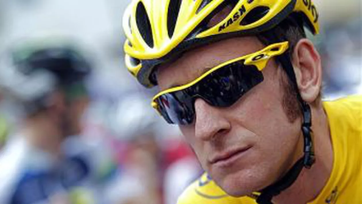 Ciclistul Bradley Wiggins, câștigătorul Turului Franței de anul acesta, spitalizat după ce a fost lovit de o mașină