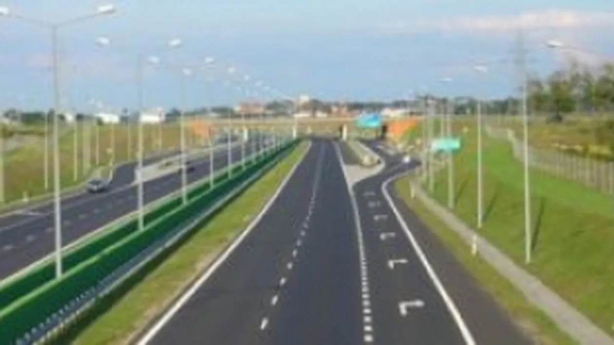 Guvern: CNADNR a dat contracte unor firme care au doar pe hârtie utilajele necesare lucrărilor