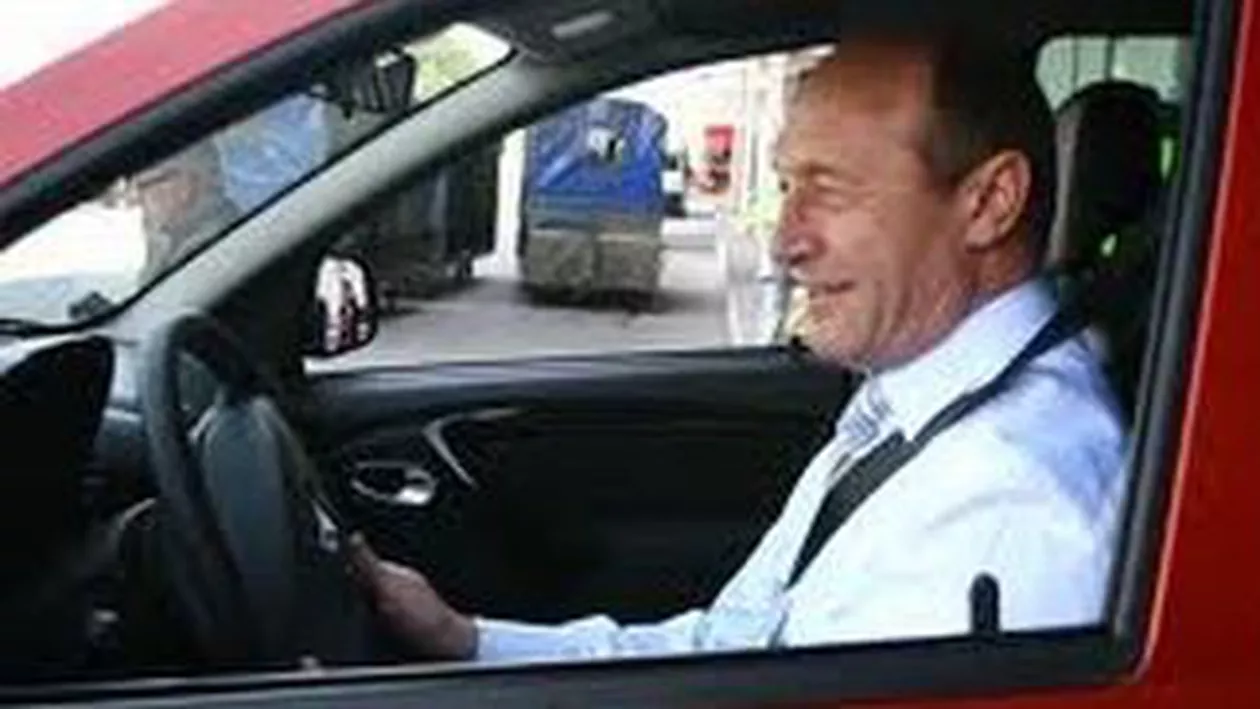 Traian Băsescu, la lansarea Logan 2 și Sandero Stepway: Partenerii noştri francezi au fost oneşti cu România