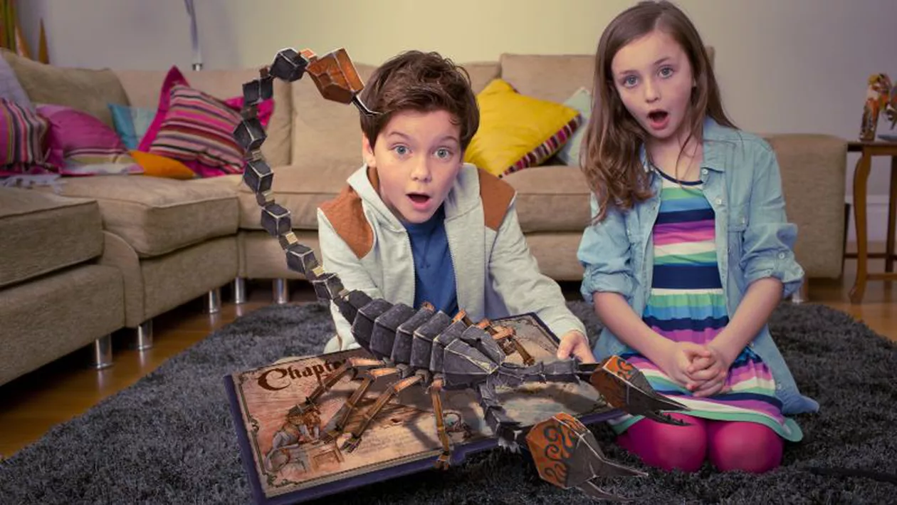 Sony lansează accesoriul Wonderbook pentru PS3 şi jocul de realitate augmentată Book of Spells
