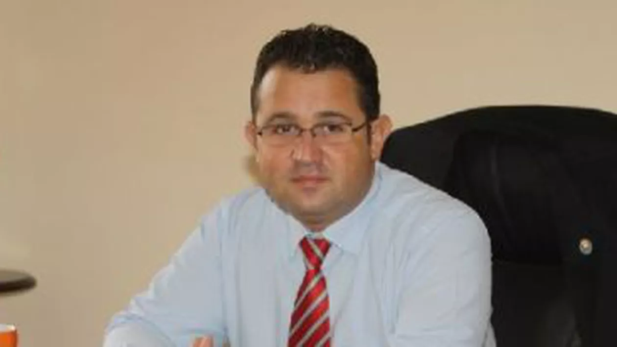 Candidatul PP-DD Marius Dugulescu îi urează "la mulţi ani şi sănătate" unui cetățean mort de 8 ani