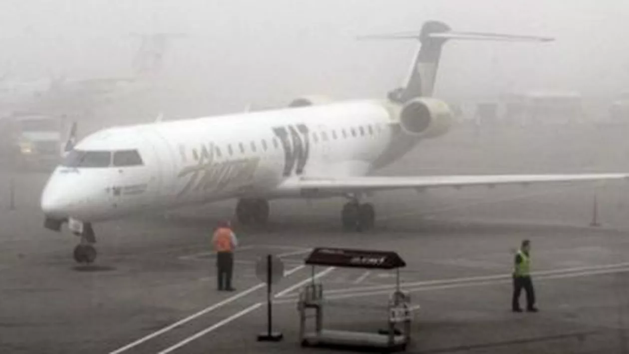 Cluj: Cinci curse aeriene, redirecţionate spre aeroporturile din Sibiu şi Târgu Mureş din cauza ceţii