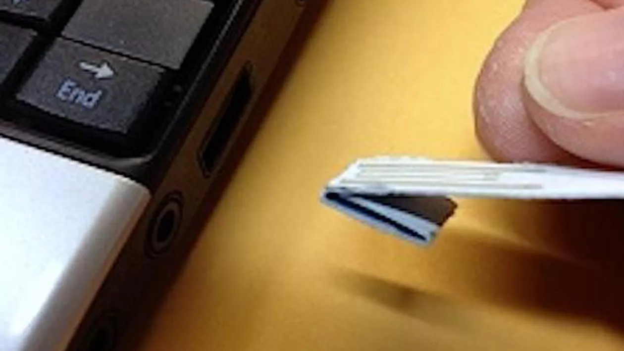 Indiegogo lansează Intellipaper, stick-ul USB făcut din hârtie