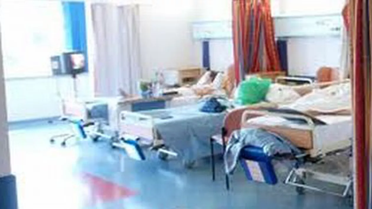 Cluj: Fată de 14 ani a ajuns cu gâtul necrozat la spital după ce a fost diagnosticată greşit cu oreion