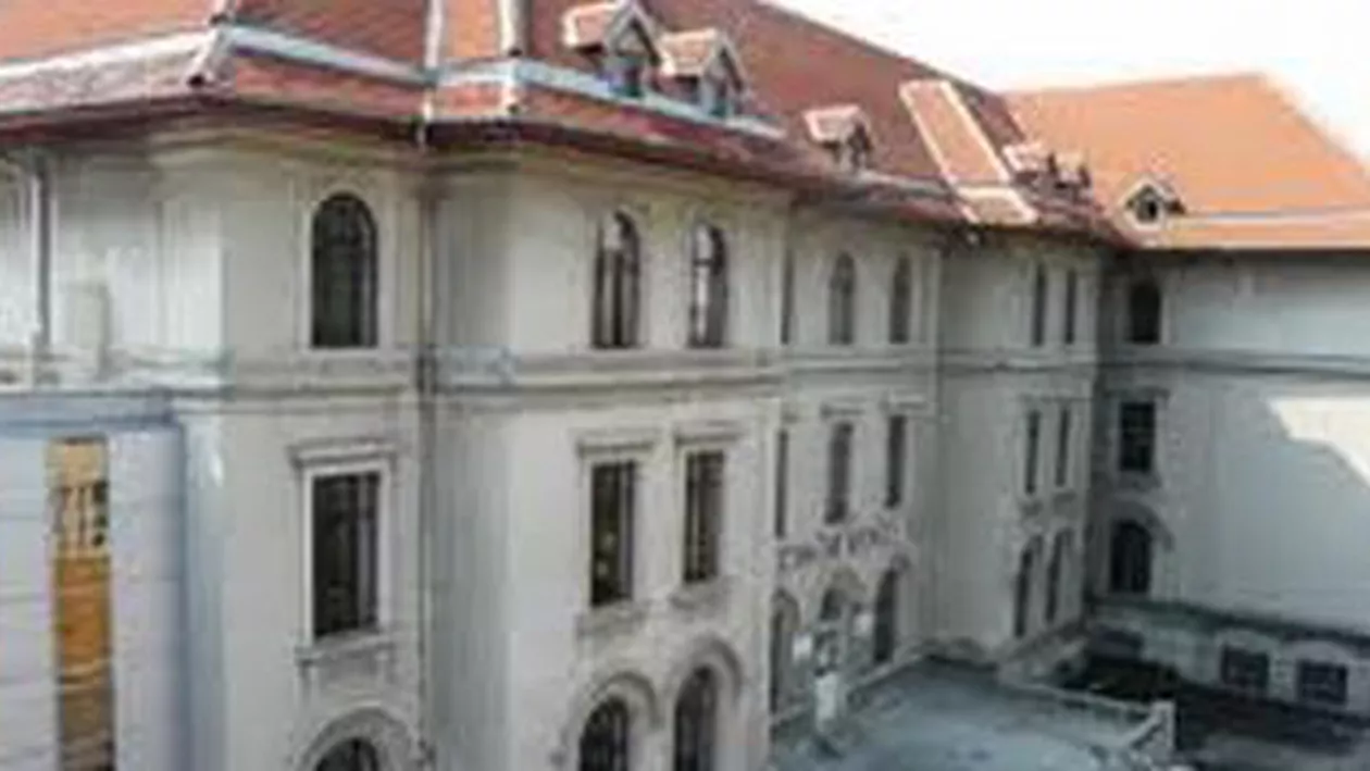 Elev de la un liceu din Constanţa, transportat la spital după ce a venit băut la ore