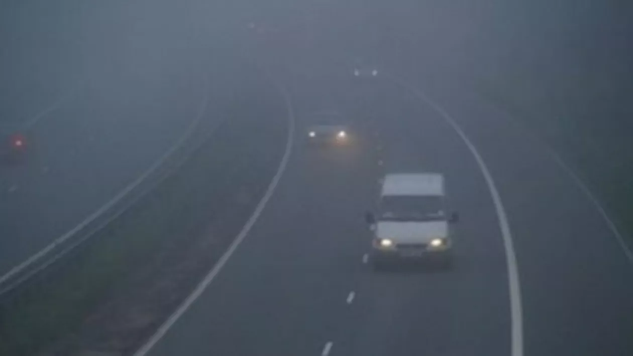 Cod galben de ceaţă în 11 judeţe, până miercuri dimineaţă, la ora 2.00