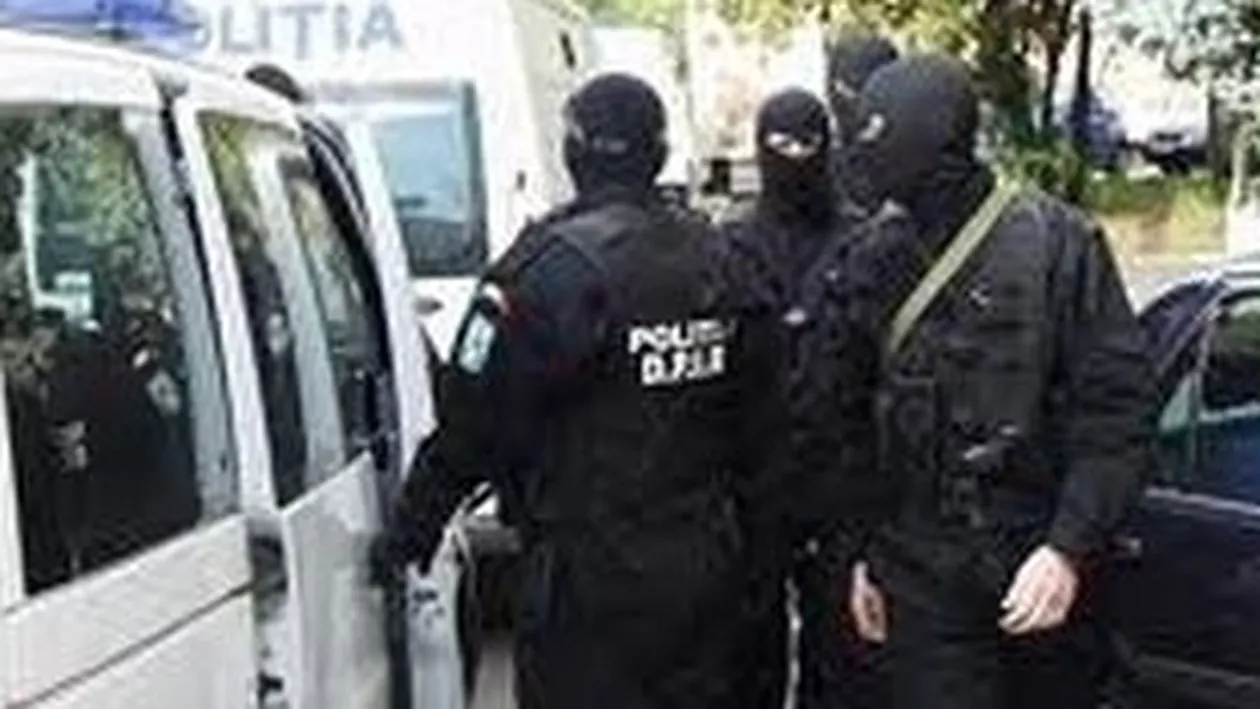 Percheziții la suspecții de fraude informatice în București și în șapte județe