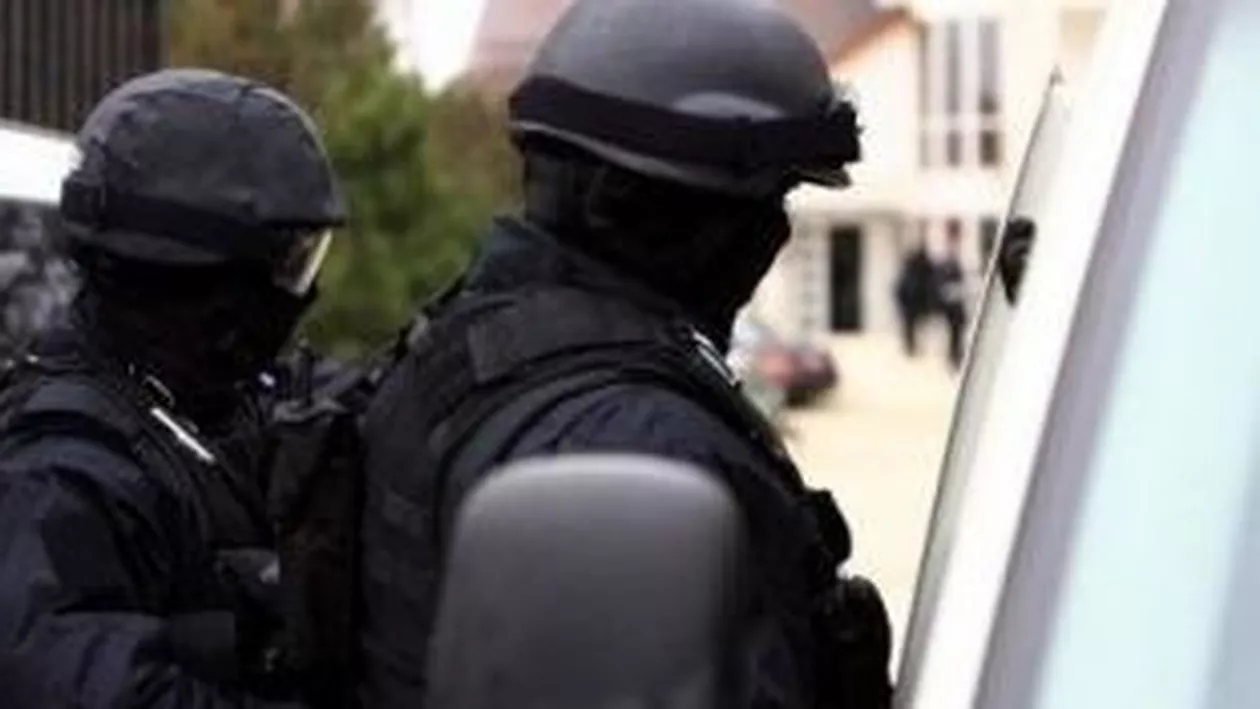 Percheziții la o grupare de fraude bancare: Prejudiciul e de 85 milioane euro. 7 directori de bănci, printre învinuiți