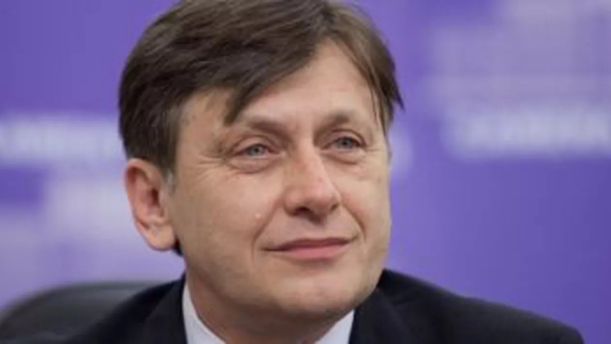 Grupurile PSD, PNL, PC l-au propus pe Crin Antonescu pentru funcţia de preşedinte al Senatului