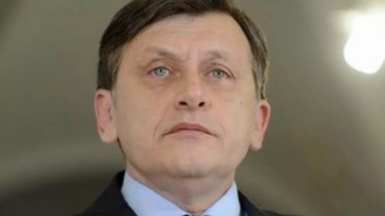 Crin Antonescu a fost ales în funcția de președinte al Senatului. Noul Birou Permanent al Camerei a fost validat