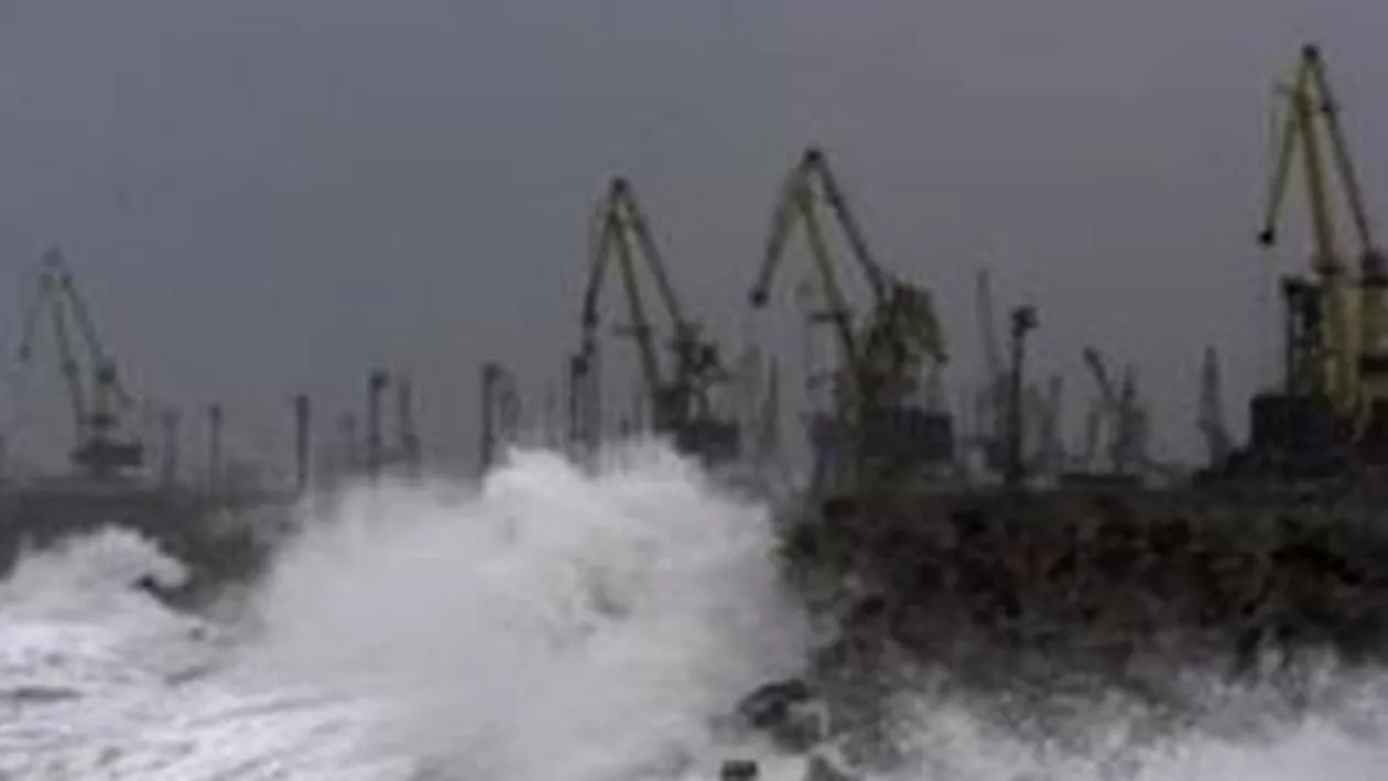 Porturile din Constanţa sunt închise din cauza vântului puternic