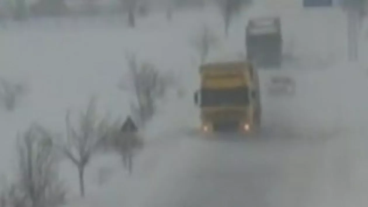 ANM: Codul portocaliu de ninsori şi viscol a fost prelungit, codul galben rămâne în vigoare. Vezi prognoza meteo de weekend