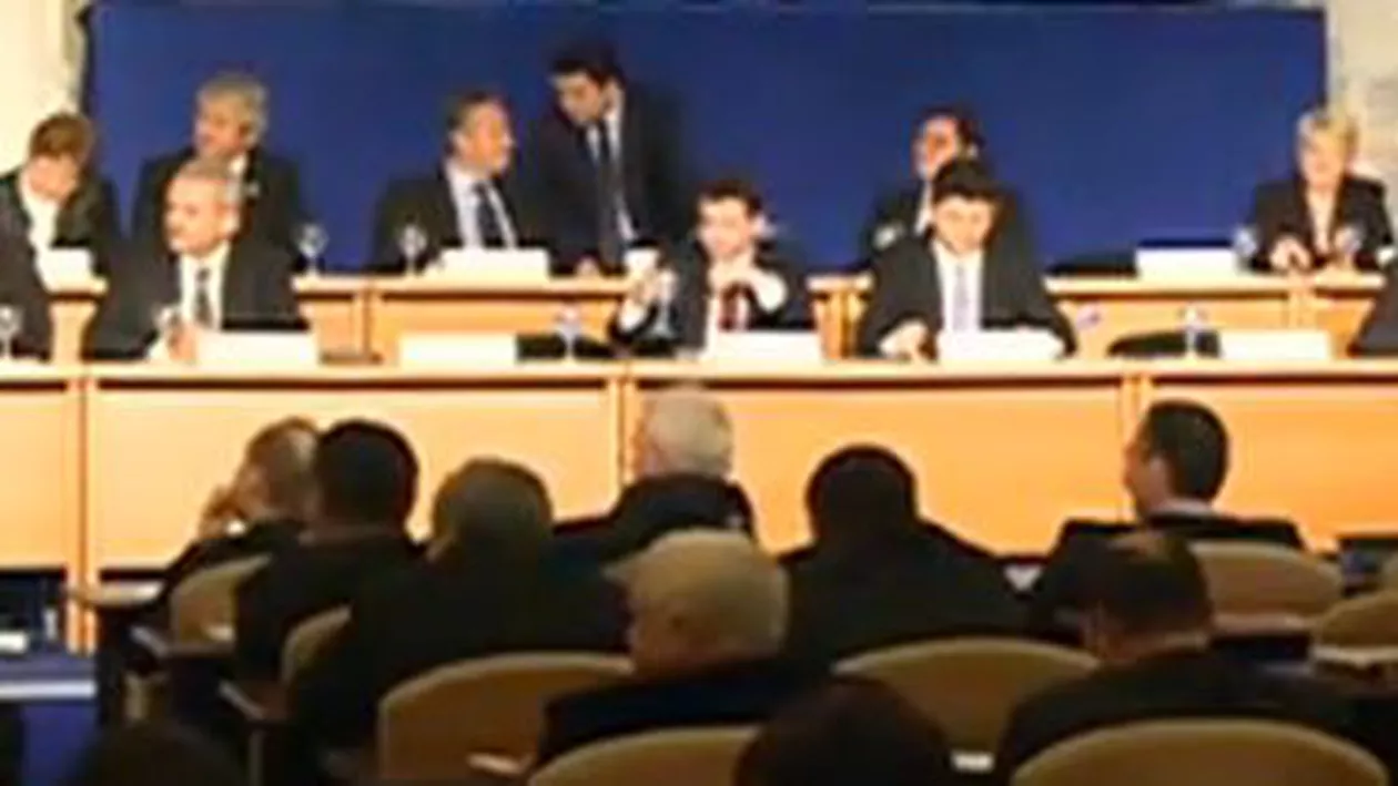 Moment de reculegere în Plen, în memoria eroilor martiri ai Revoluției
