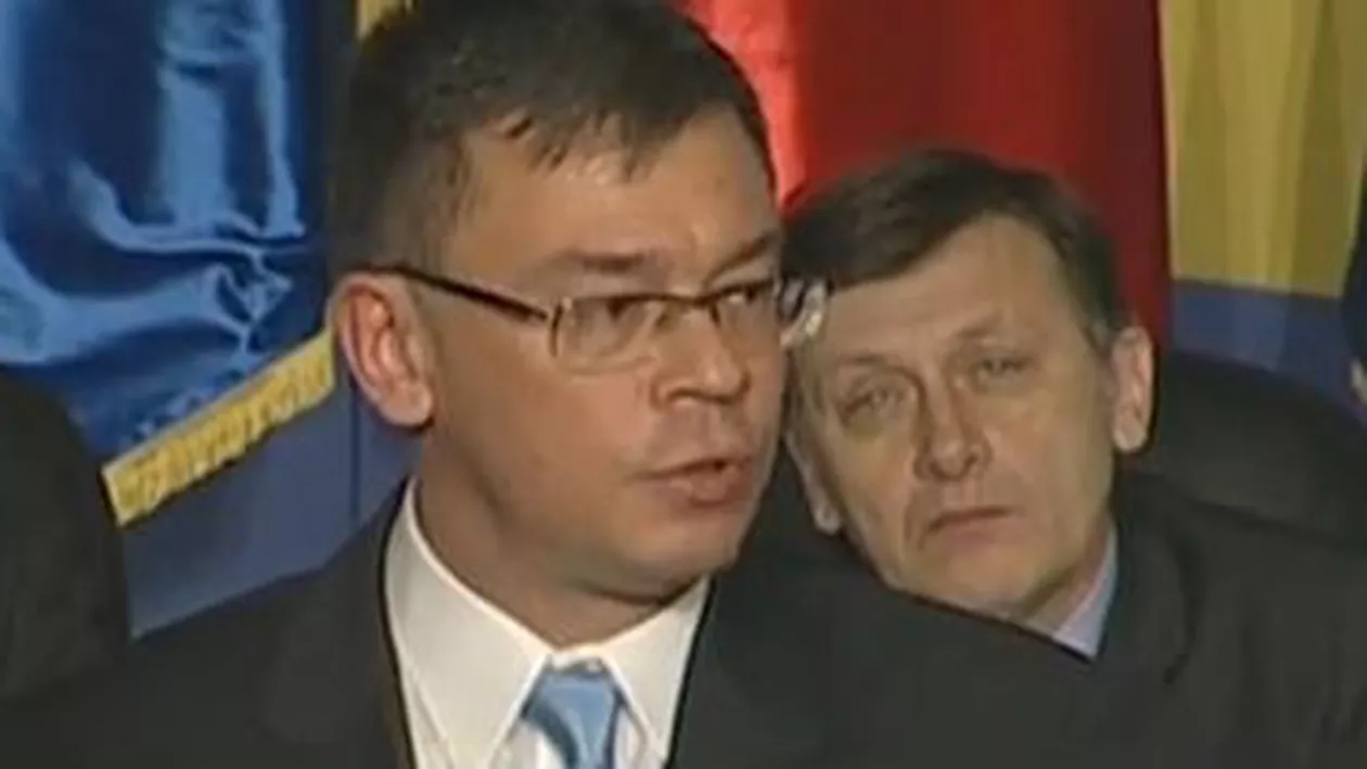 Mihai Răzvan Ungureanu: Ni se cere să votăm persoane urmărite penal, incompatibile, urmărite de DNA sau necredibile