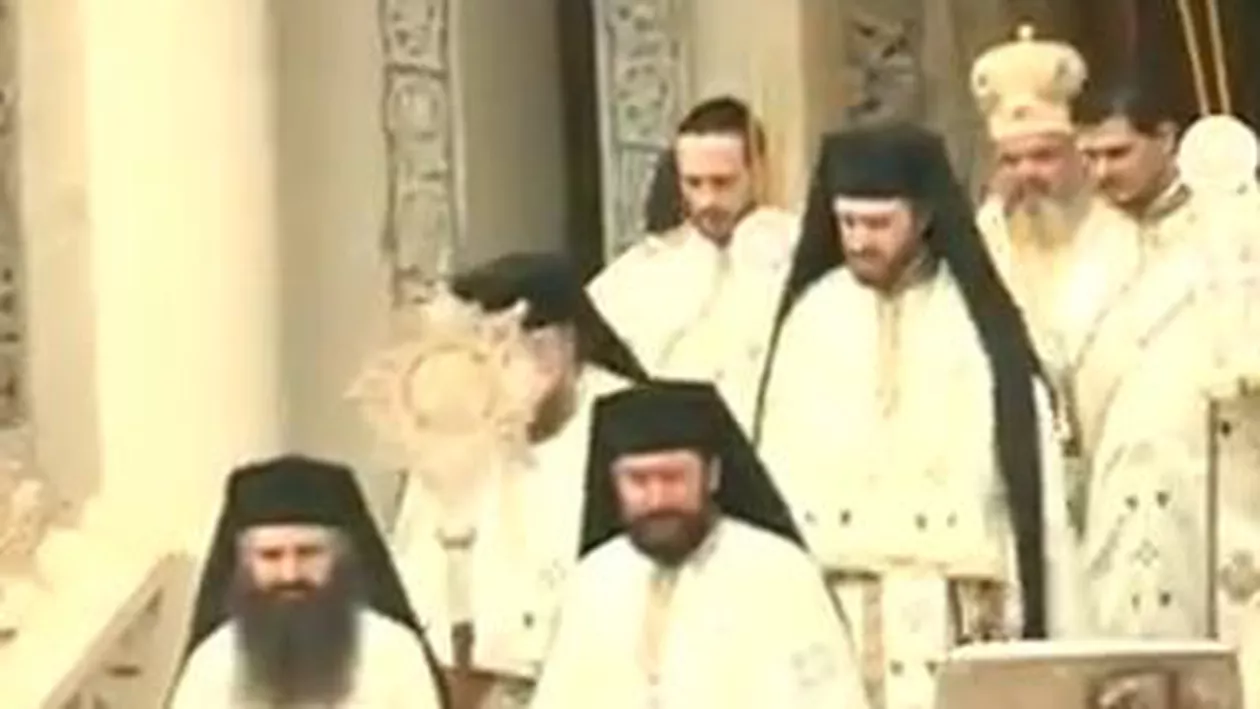 Sute de credincioși, printre care și Prinţul Paul de România şi Printesa Lia, au participat la slujba de Crăciun de la Patriarhie (VIDEO)