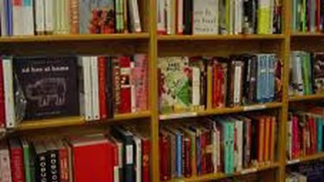 Cele mai vândute cărți în 2012: Vezi ce opere au citit românii