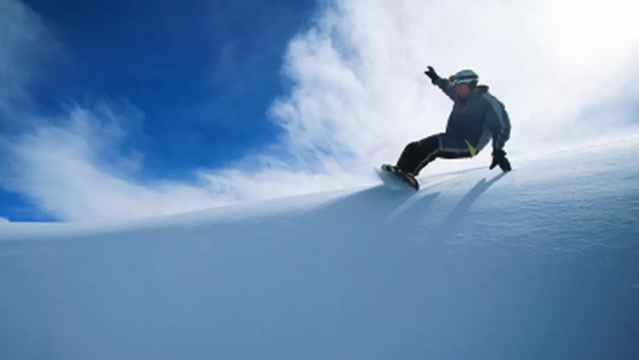 Concurs de snowboard la Păltiniș: Sute de pasionați și-au demonstrat măiestria pe pârtie