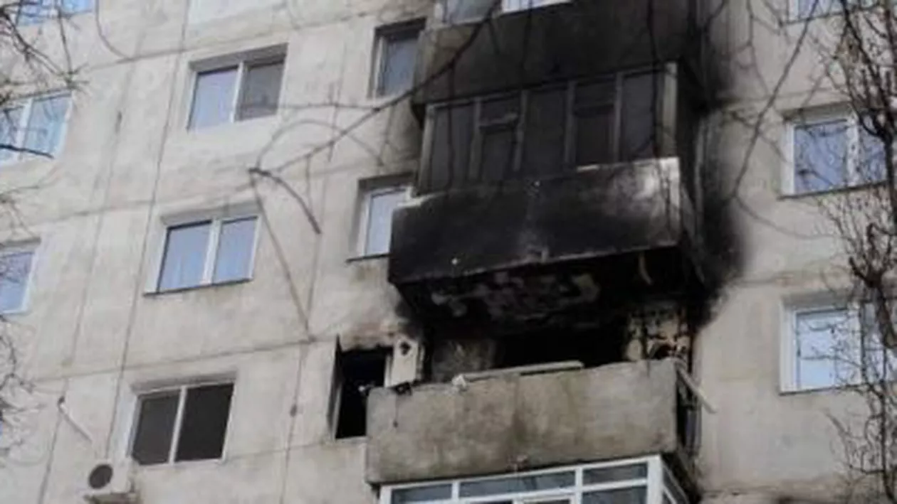 Explozie de proporție într-un bloc din Galați: 16 apartamente au fost avariate