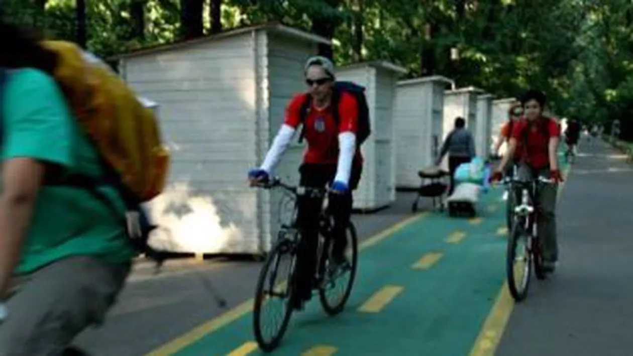 Modificări în codul rutier: Bicicliștii riscă amenzi consistente dacă sunt prinși circulând înafara pistelor amenajate pentru ei