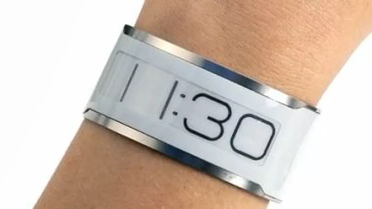 A fost lansat cel mai subțire ceas de mână din lume: CST-01 are o grosime de 0,8 mm
