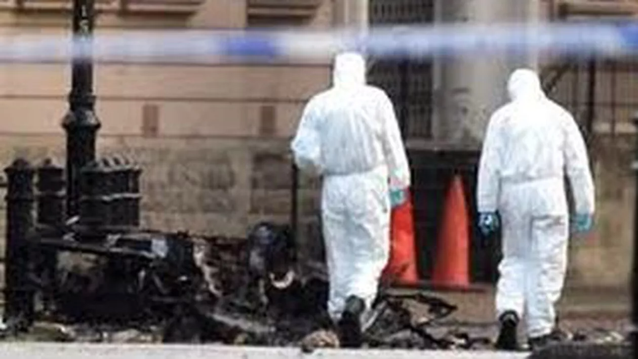 Atentat cu bombă în Piatra Neamț: Trei tineri voiau să incendieze o mașină și două spații comerciale. O zonă de 2.000 de mp a fost securizată