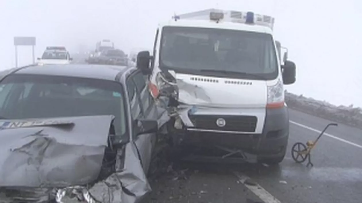 Accident de microbuz pe DN 7, în Arad: Șapte persoane au fost rănite