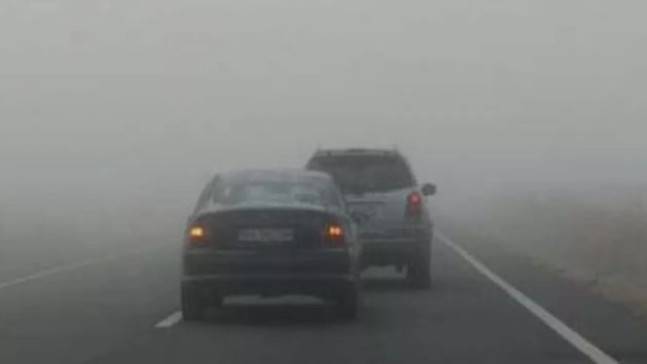 Trafic îngreunat pe mai multe tronsoane de drum din Prahova, din cauza ceţii dense