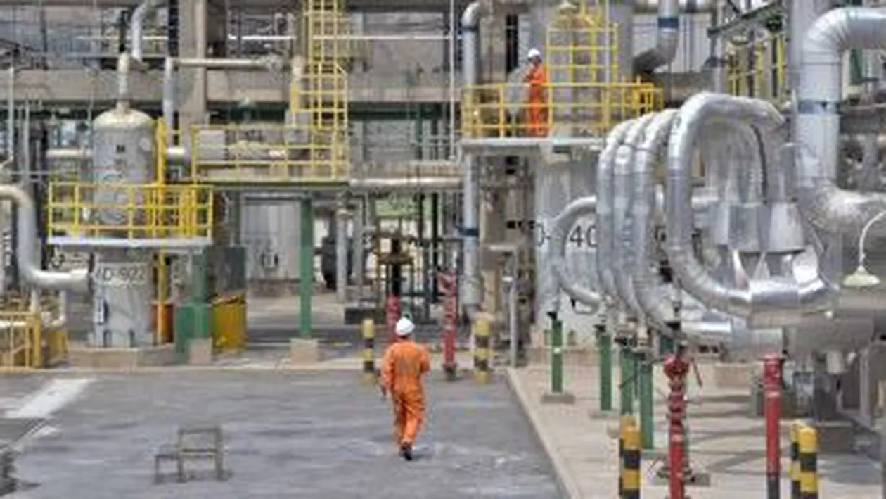 Proteste pe platforma Petromidia: Angajaţii reclamă nerespectarea contractului colectiv de muncă și discriminările dintre sindicate