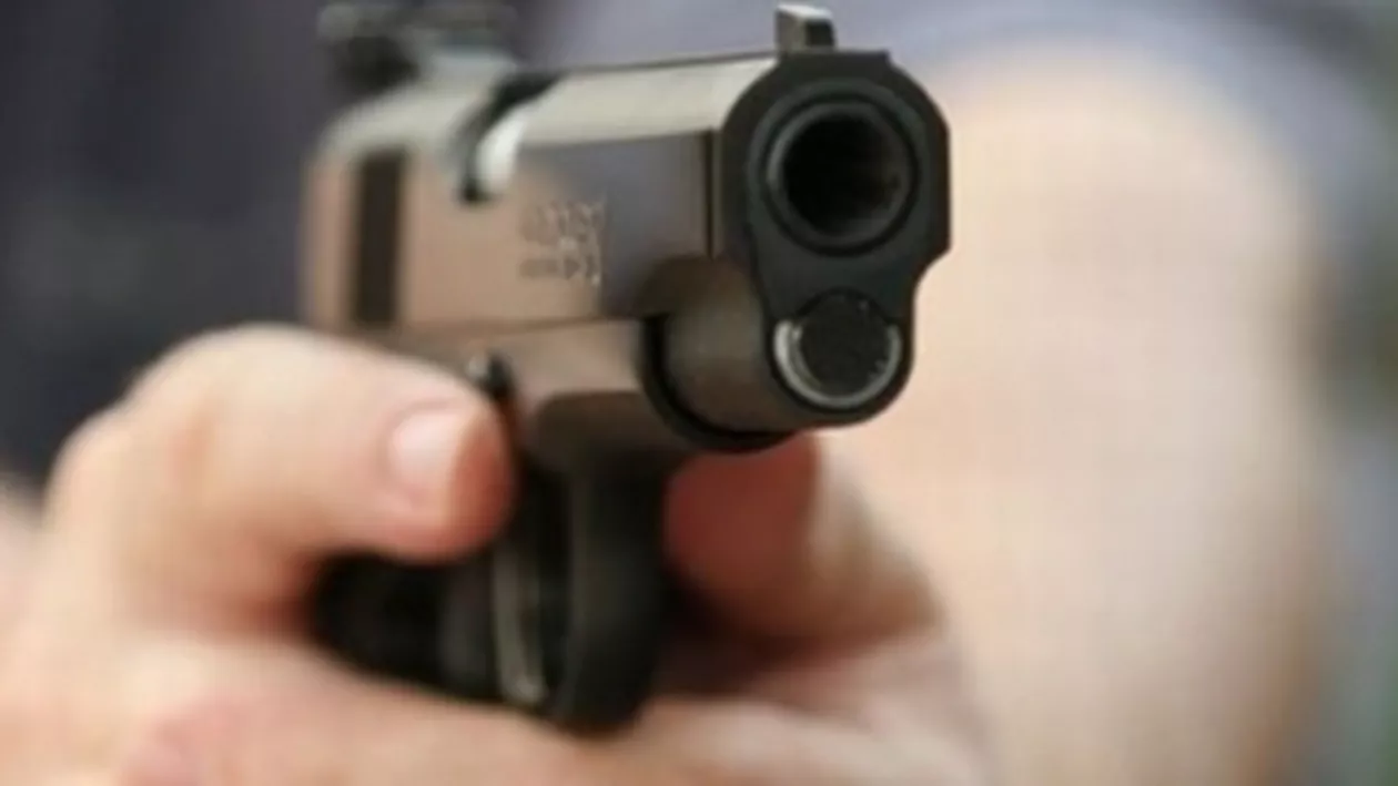 București: Adolescent de 16 ani, arestat după ce a tras cu pistolul după o vânzătoare