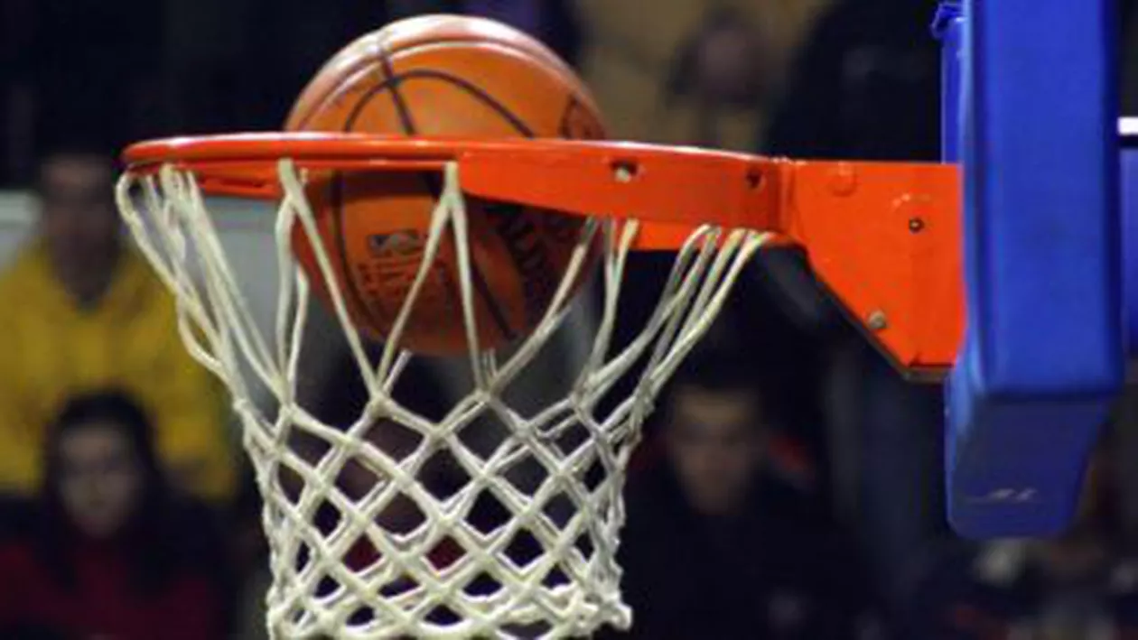 Un american a reușit cea mai ghinionistă și frumoasă aruncare la coș (VIDEO)