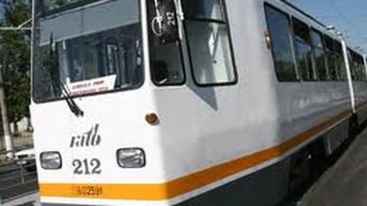 Accident grav în zona Titan: Un bărbat s-a ales cu piciorul retezat după ce a fost lovit de un tramvai
