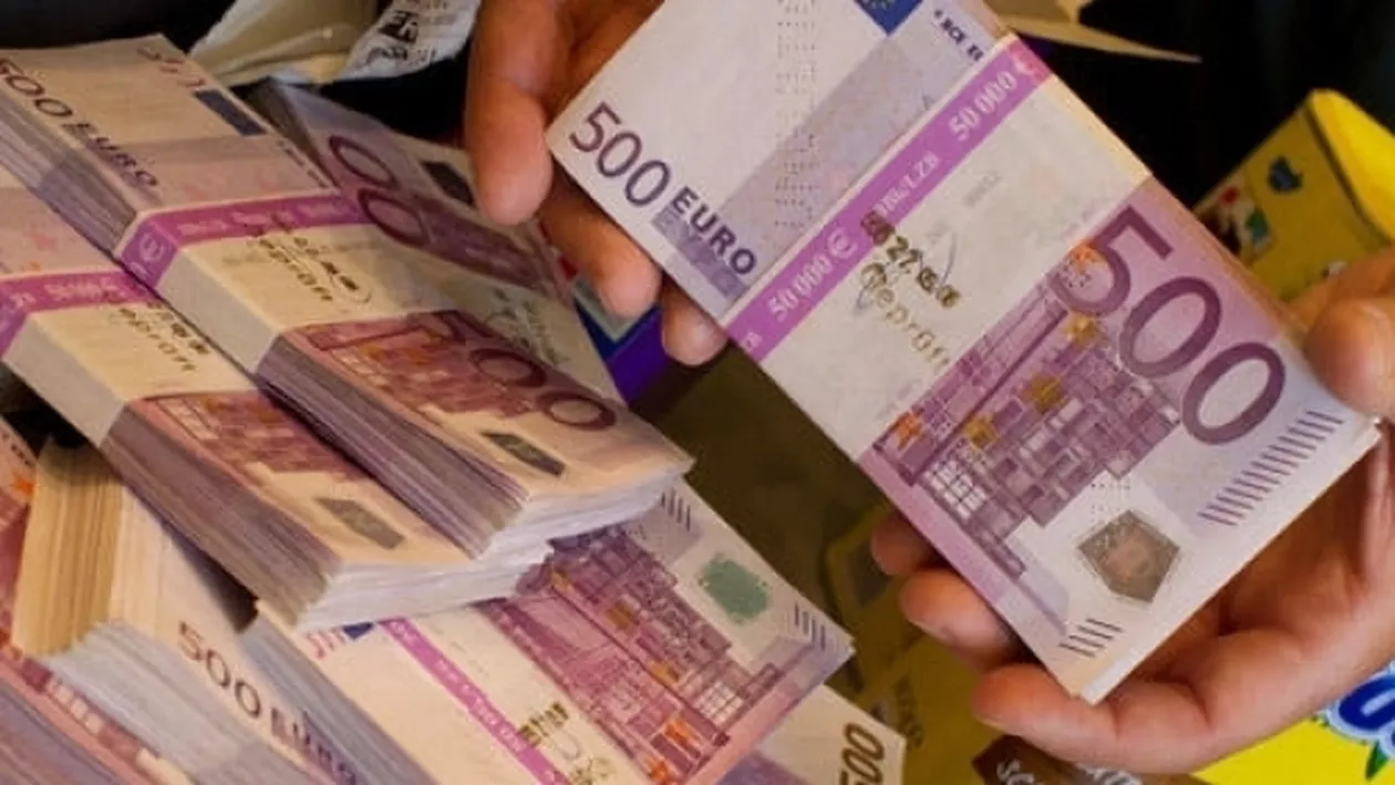 Un tânăr a găsit 30.000 de euro în Capitală: Poliția caută proprietarul banilor