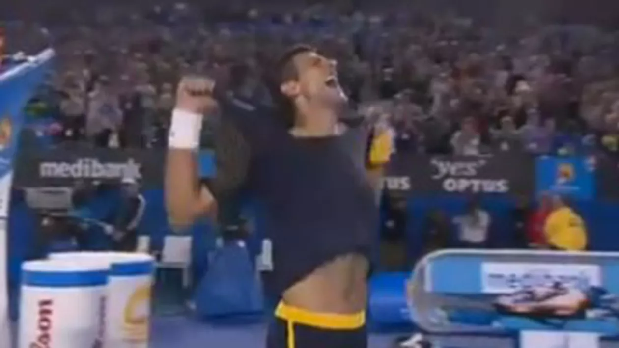 Cel mai frumos meci de la Australian Open: Djokovici își rupe tricoul, după ce a câștigat cu 12-10 în decisiv partida cu Wawrinka (VIDEO)