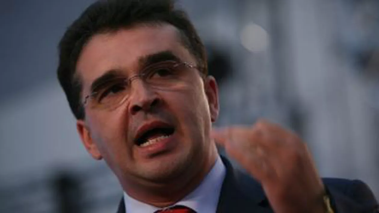 Replici dure între liderii PSD, la Guvern. Oprişan către Dragnea: Şova să îmi răspundă la telefon, că nu-l sun să-i fac declaraţii de dragoste