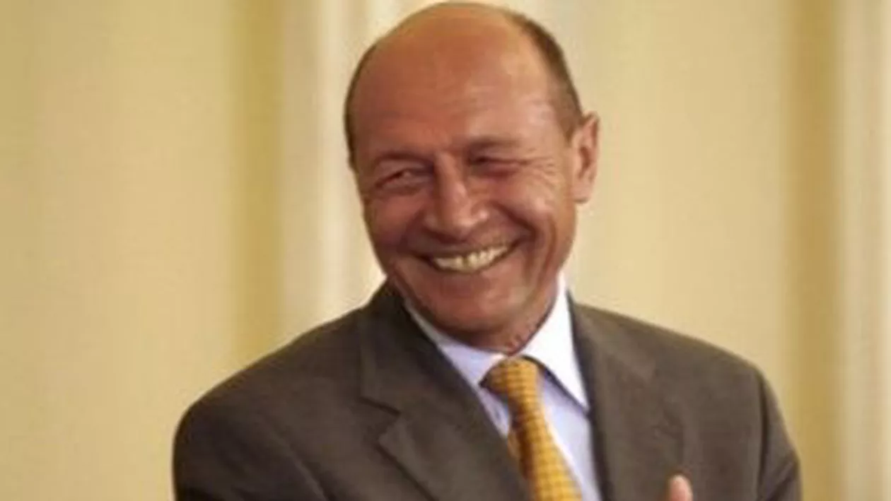 Președintele Băsescu, către o româncă din Capul Verde: Când e verde, doamnă, când plouă?