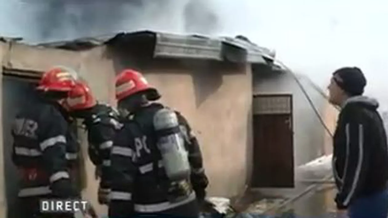 Incendiu în cartierul 23 August din Capitală, două case fiind cuprinse de flăcări