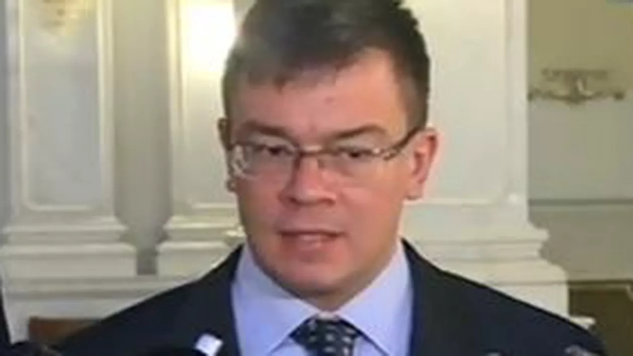 Mihai Răzvan Ungureanu: Iulian Crăciun este propunerea FC pentru funcția de senator, în locul lui Voiculescu