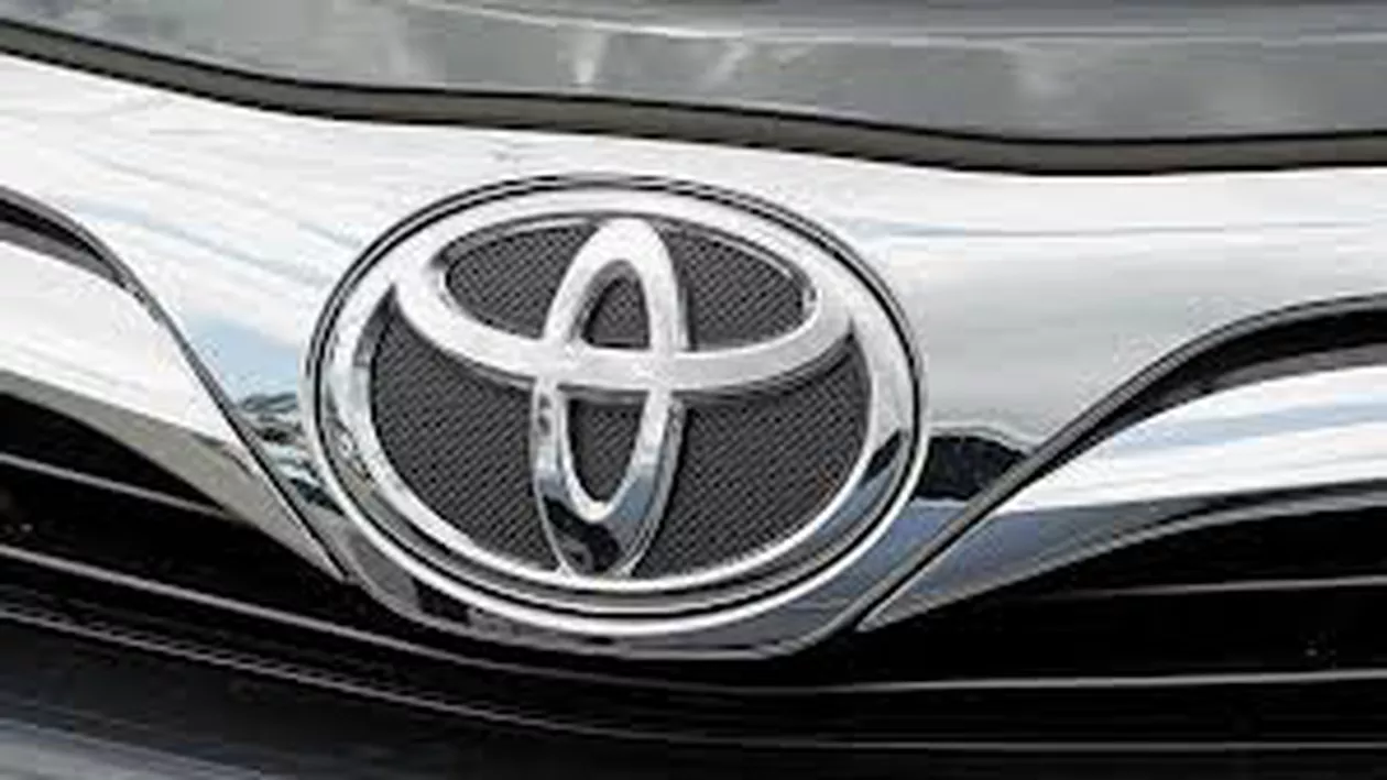 Toyota recheamă în service 1,3 milioane de maşini, din cauza unor probleme la airbag-uri şi ştergătoare
