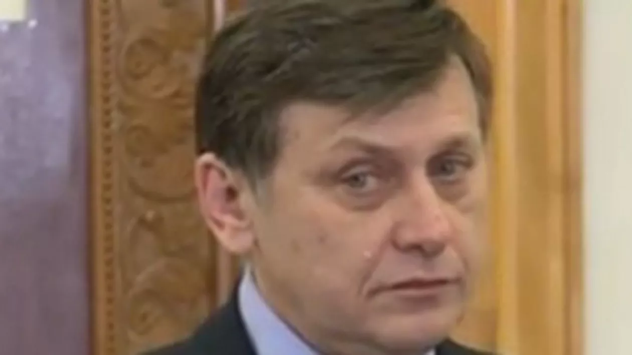 Crin Antonescu: Referirile privind reglementarea presei din raportul CE sunt vagi şi periculoase