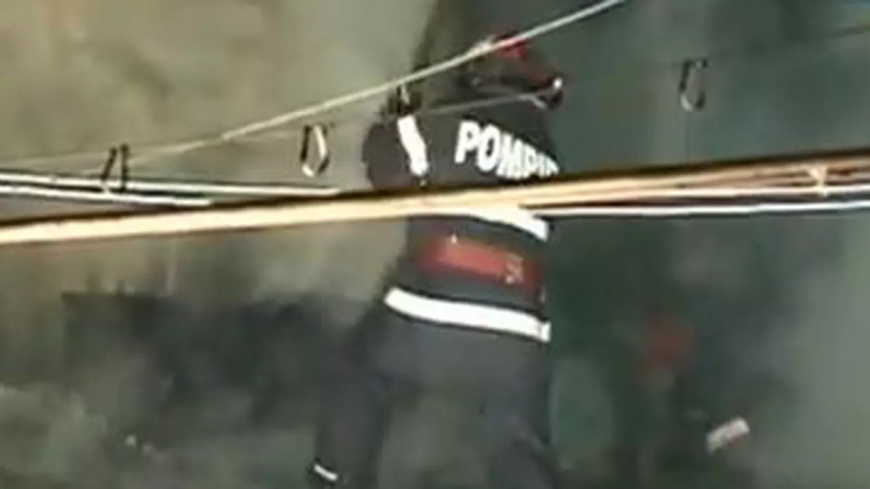 Incendiu violent în Sectorul 2 din București: Trei case au ars în totalitate (VIDEO)