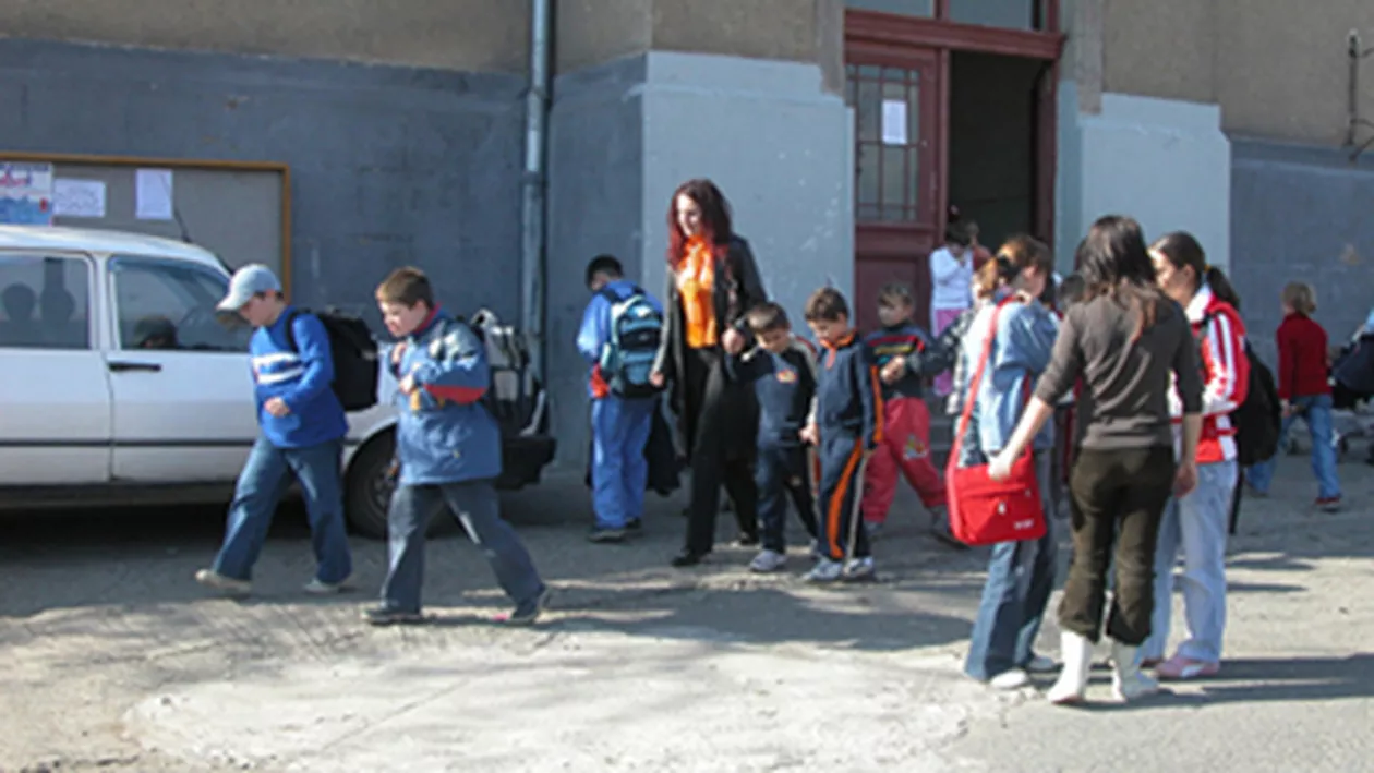 Un elev de 10 ani din Cluj Napoca a murit după ce a alunecat pe gheață în curtea școlii