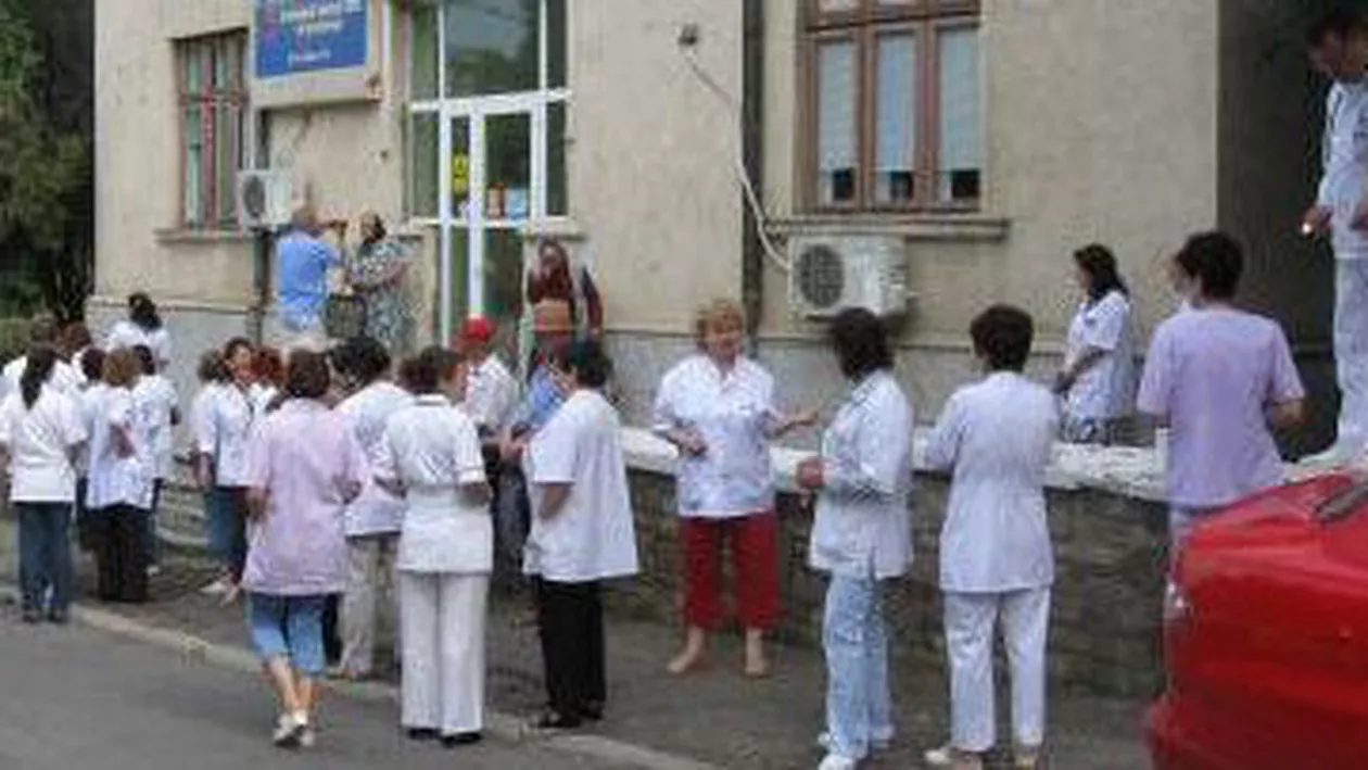 Protest spontan la Spitalul de Plămâni din Iași: Angajații cer tichetele de masă pe care nu le-au primit de 3 luni