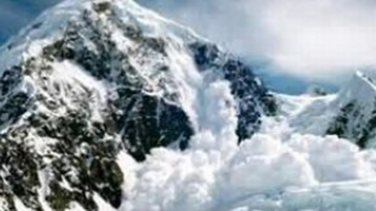 Risc de avalanșă la Bâlea Lac: Stratul de zăpadă are peste 170 de centimetri