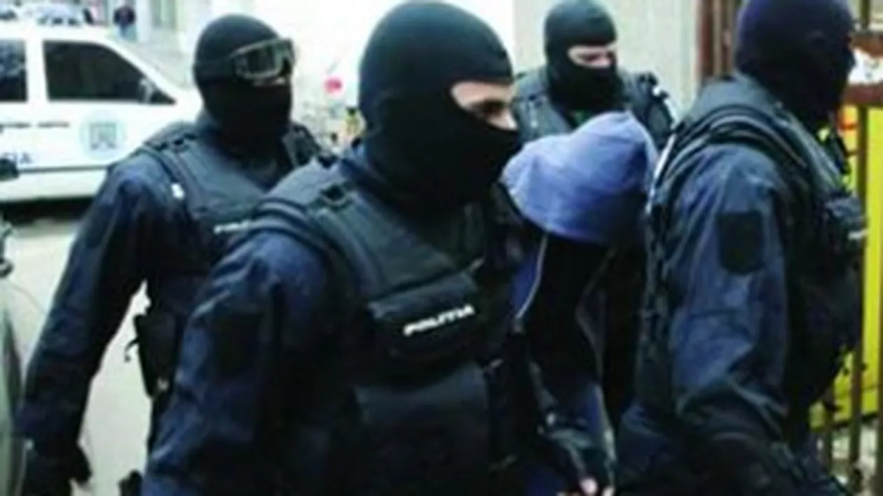 Percheziții în Argeș și Dâmbovița: Polițiștii caută mai mulți suspecți de furturi petroliere