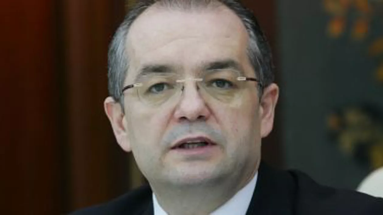 Boc, despre candidatura Elenei Udrea la șefia PDL: Salut competiția din partid, toți candidații au bastonul de președinte în raniță